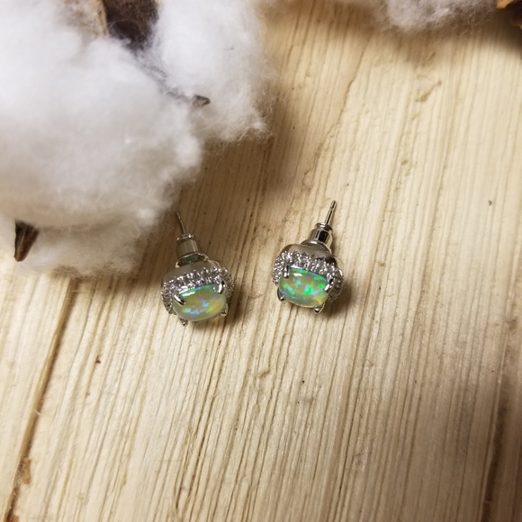 🌋🌋HOST PICK🌋🌋 Light Green GenuineOpal Cushion Cut Earrings in SILVER plating - Picture 8 of 13